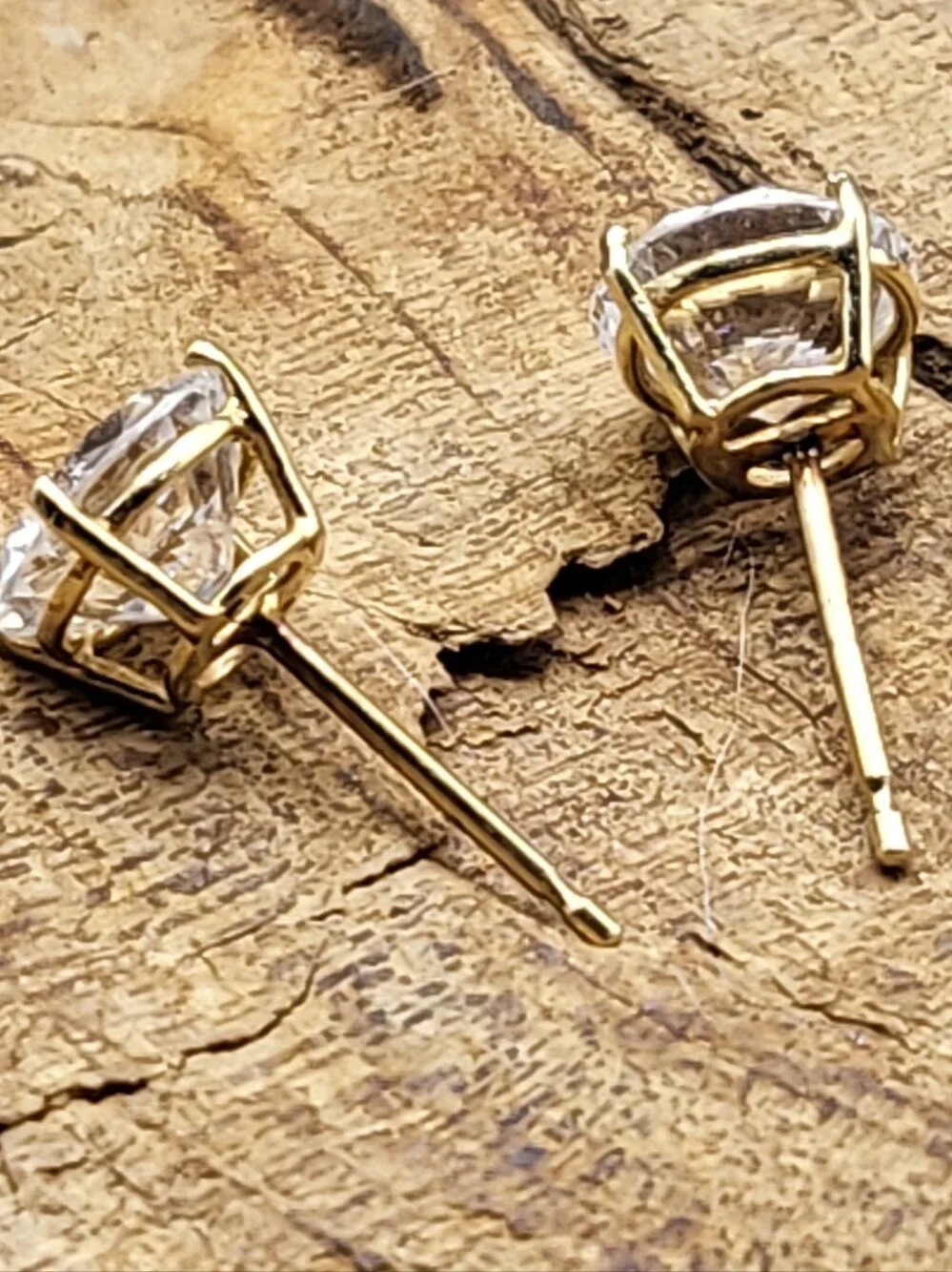 14K Gold Classic Stud Earrings w/ Round Brilliant CZ Crystal Vintage Timeless